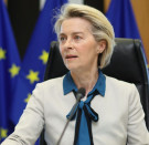 Ursula és Albert a chatszobában