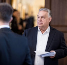 Orbán Viktor: Az elszabaduló üzemanyagárak megfékezésére ma éjféltől védett árat vezetünk be minden magyar család és vállalkozás számára Orbán Viktor: Az elszabaduló üzemanyagárak megfékezésére ma éjféltől védett árat vezetünk be minden magyar család és vállalkozás számára