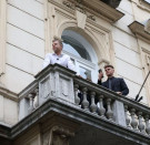 Magyar Péter erkélyjelenete: muszájkabát viselete ajánlott!