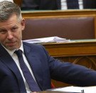 Mint hal a szatyorban