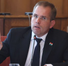 Ruff vasökle lesújt a fideszes dalárdákra Ruff vasökle lesújt a fideszes dalárdákra