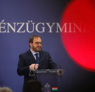 Felbukkant egy szókígyó a kormányzati tájékoztatón, és beleharapott a saját farkába Felbukkant egy szókígyó a kormányzati tájékoztatón, és beleharapott a saját farkába