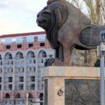 Az albán liberális tragikomédiája