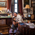 Orbán Viktor az unokájával Kötcsén – fotó