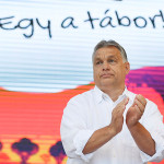 Orbán nyerésben van és élvezi