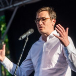 Karácsony megint lassabbnak bizonyult a sánta kutyánál 