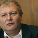 Hiller István Gyurcsány szintjére igyekszik leamortizálni magát