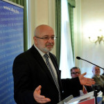 Újra igét hirdet 