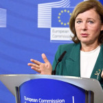 Jourová nem harapja meg a kenyéradó gazda kezét 