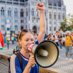 Által ment a Tiszába