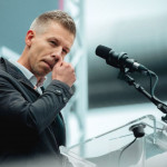 Bástya Péter elvtárs, a kidobatóember