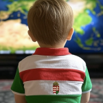 A kisfiamnak is joga van látni az igazi Európát
