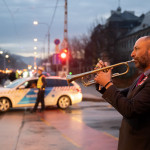 Trombitált már ön rendőrautó alatt fekve?