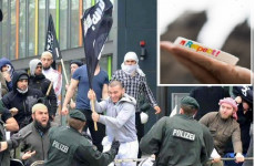 Cuki karkötő terroristák ellen!