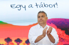 Orbán nyerésben van és élvezi