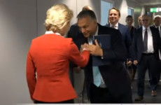 Orbán kézcsókja feltüzelte a baloldalt 
