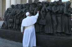 Végre egy újabb szobor ékesíti a Szent Péter teret