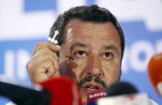 A Vatikán tiltaná a rózsafüzér használatát Salvininek