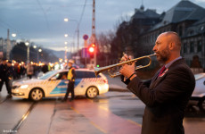 Trombitált már ön rendőrautó alatt fekve?