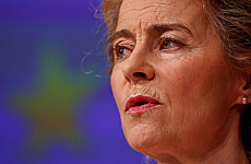 Valaki szólhatna Ursula von der Leyen vezérnőnek és kancellárinának, hogy az oroszok éppen áttörték a frontot