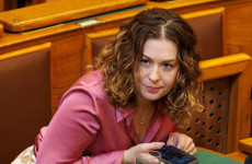 Vége van: Cseh Katalin megpróbált túlélni, kizárták a Momentumból