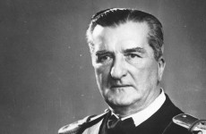 Vörös gróf, fehér lovas