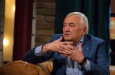 Havas Henrik és a keservesen pergő homokszemek