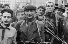 Piroslott az aszfalt 