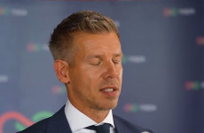 Bayer Zsolt: Petike és a sálak