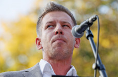 A zsarolt, sakkban tartott ember nem biztonságos