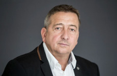 Bayer Zsolt: Döbbenetes számok