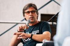 Hont András Magyar Péter orrára koppintott