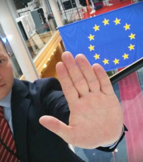 Ujhelyi a gáton és az alatt