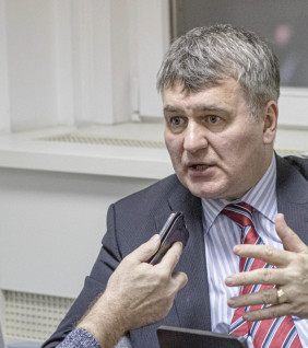 Gyurcsány le akarja vágni a kormány jobb kezét Gyurcsány le akarja vágni a kormány jobb kezét