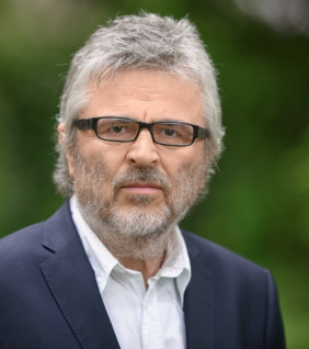 Barbárok a „szentek tábora” ellen: Jean Raspail önbeteljesítő jóslata