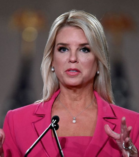 Trump új főügyésze lehet Pam Bondi, aki biztonságosabbá tette Floridát