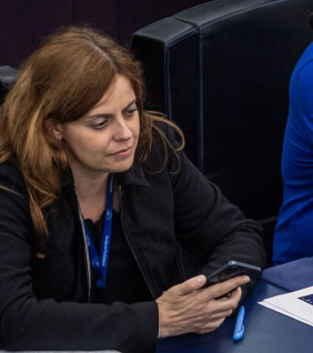 Ilaria Salis: egy Antifa-bűnöző útja az EP-képviselőségig Ilaria Salis: egy Antifa-bűnöző útja az EP-képviselőségig