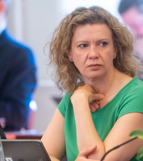 Elképesztő ingatlanvagyonnal rázza az öklét Kollár Kinga