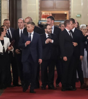 Az új miniszterelnök politikai ámokfutása Az új miniszterelnök politikai ámokfutása