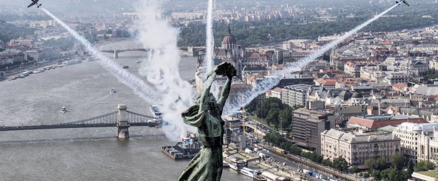 Budapest adja a világ egyik legszebb hátterét a repülés Forma–1-ének