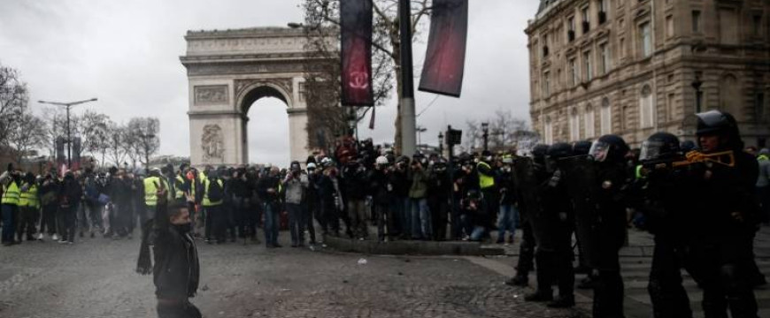 Párizs kezd háborús övezetté válni