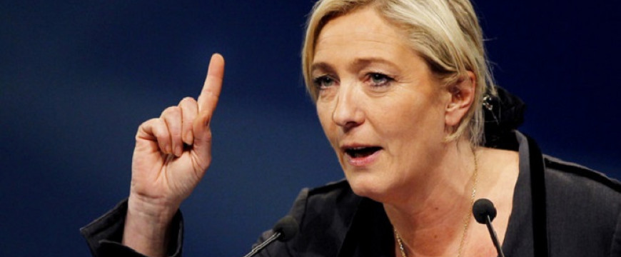 Marine Le Pen nekiment Junckernek Magyarország miatt 