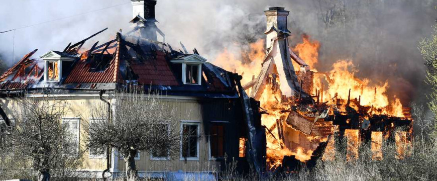 Véletlenül leégett egy svéd bevándorlásellenes politikus kastélya