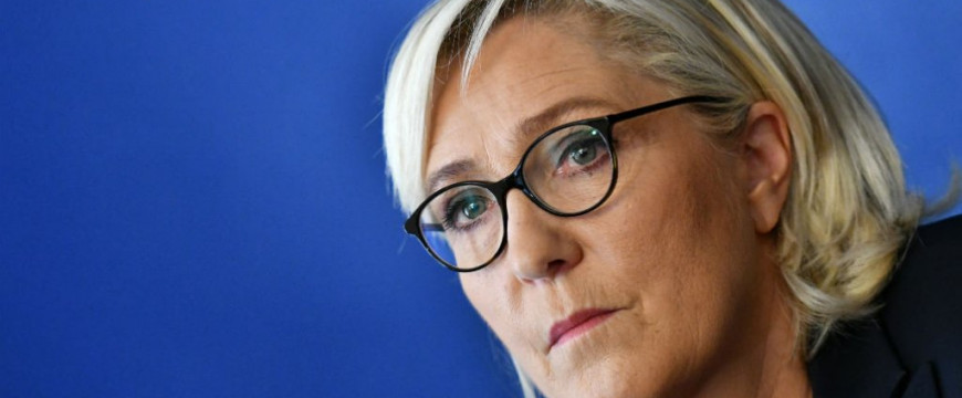 Marine Le Pen üzent Orbánnak