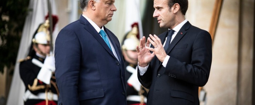 Macron már nem harcol Orbánnal