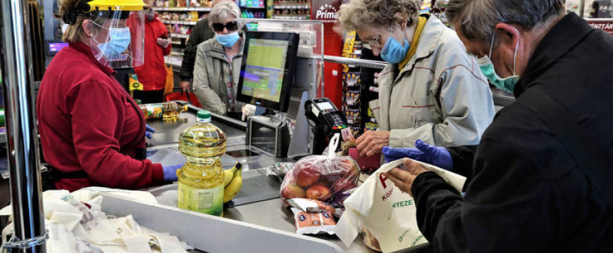 Nyűggé vált az idősebbek vásárlási idősávja