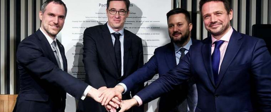 Ideológiai emberkísérleteket támogat Karácsony varsói haverja