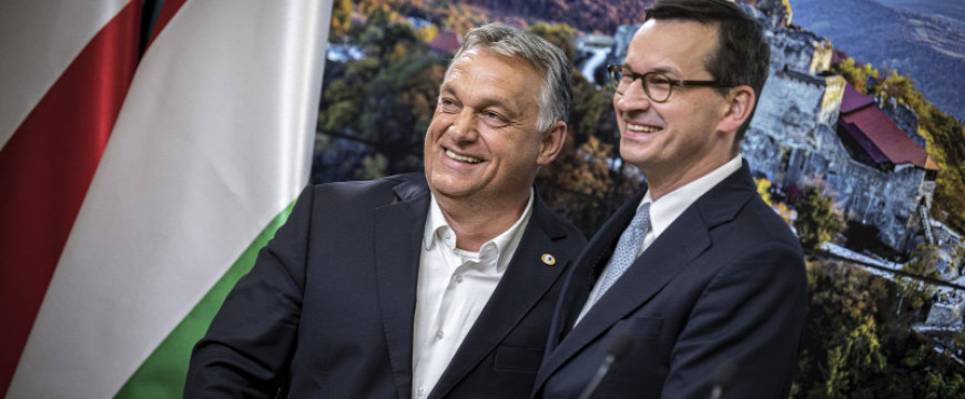 Miniszterelnökök sora áll ki a magyar kormány mellett