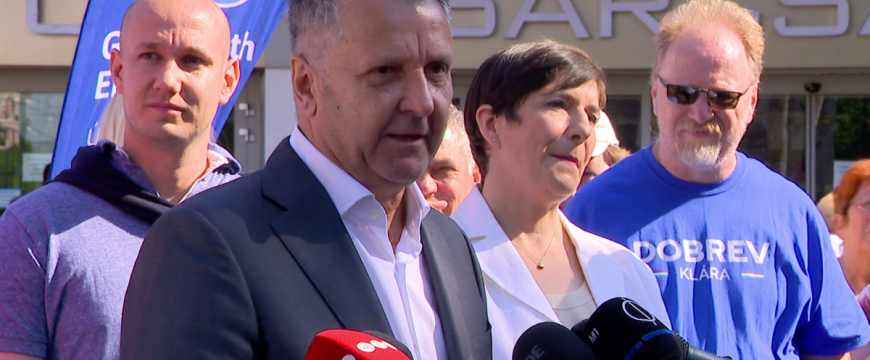 Köztársasági elnököt akarnának választani a komcsik
