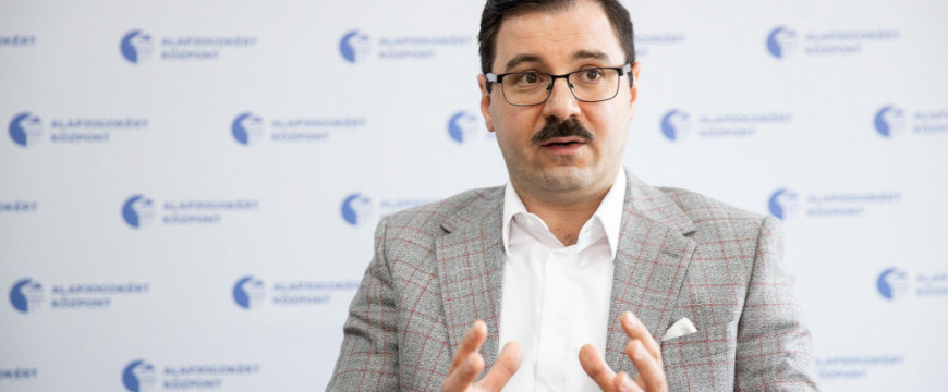 Mi patrióták vagyunk – ők idióták!